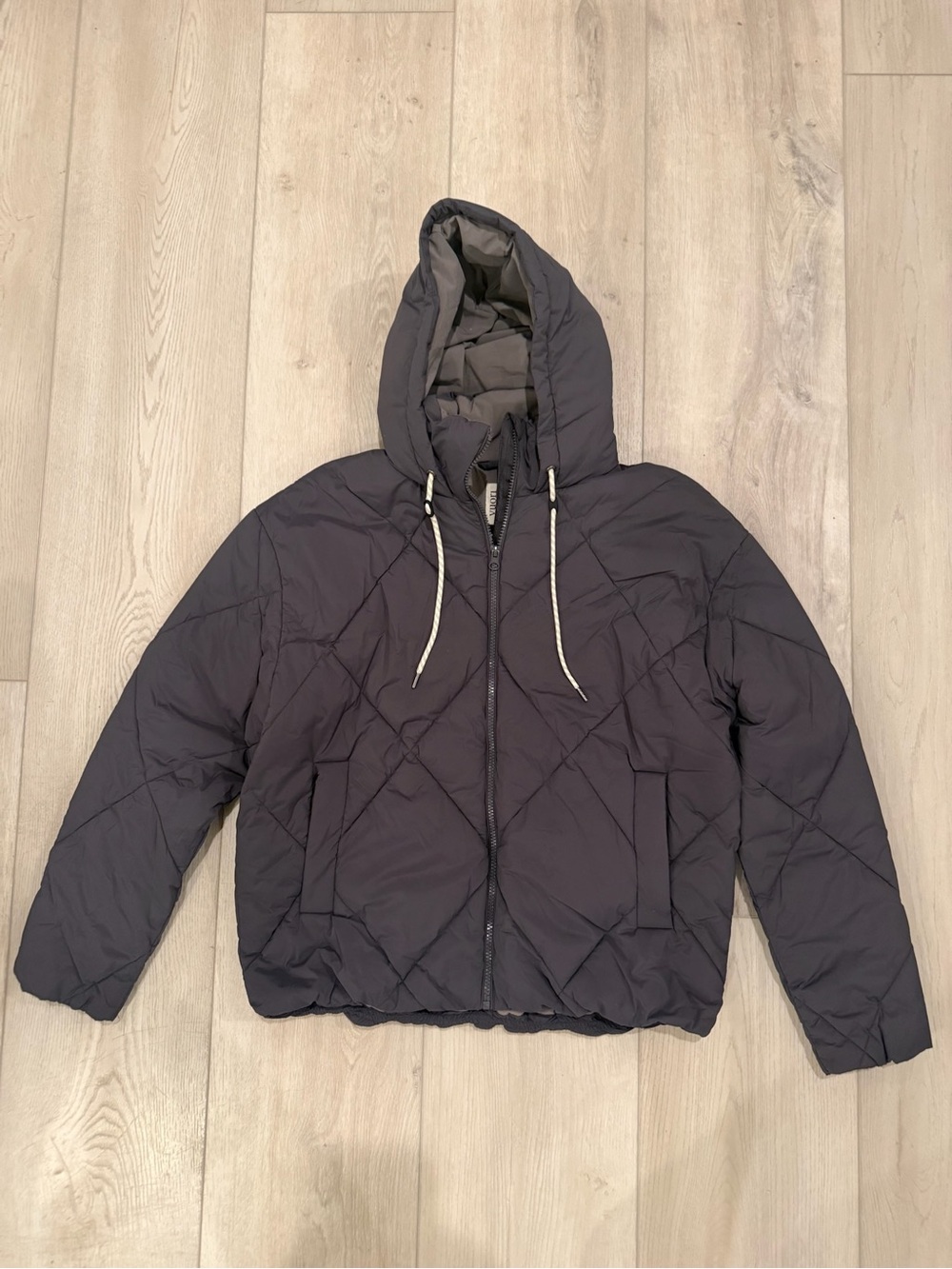 Vuori Women's Charcoal Hooded Puffer Jacket